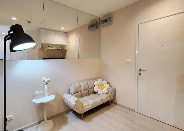 Homely Minimal Style Near Bts Silom Line Apartment Bangkok