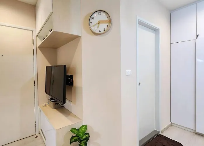 Homely Minimal Style Near Bts Silom Line Apartment *