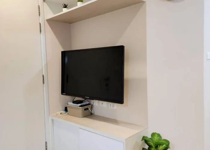 Homely Minimal Style Near Bts Silom Line Apartment Bangkok